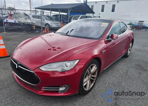 2013 Tesla Model S z USA, uszkodzony, nr VIN 5YJSA1DN6DFP26504